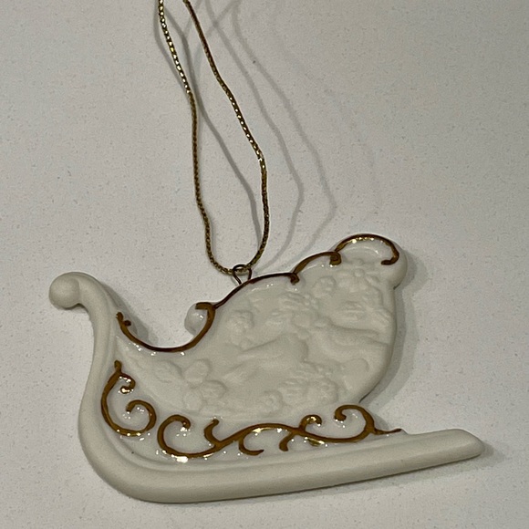 3 Vintage Porcelain Avon & ornaments - Picture 4 of 6